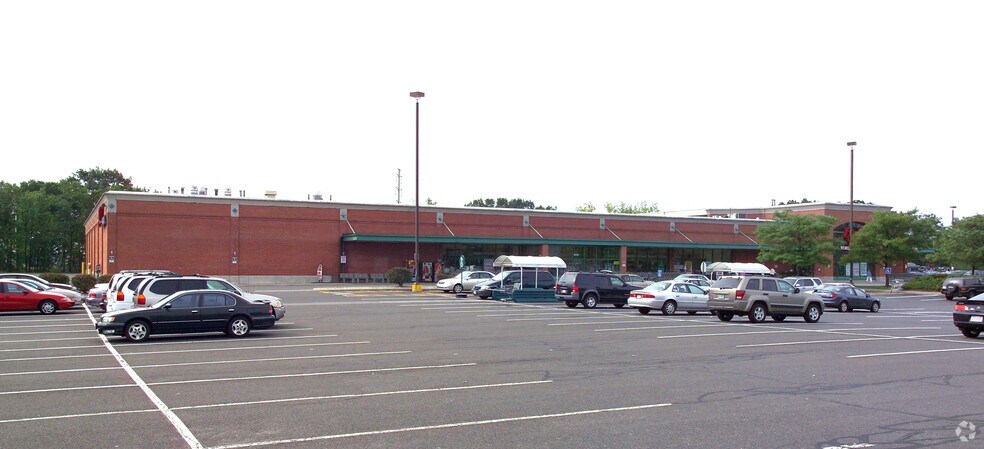 More Photos Of 650 Memorial Dr, Chicopee Supermarket For Lease