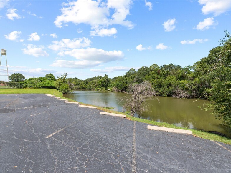 More Photos Of 121 Wood St, Sugar Land Religious Facility For Sale