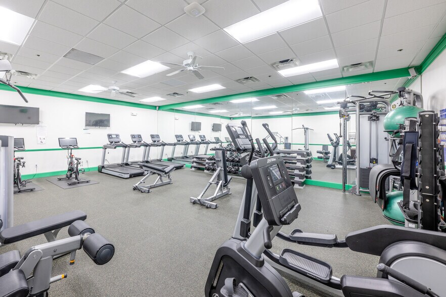 More Photos Of 115 Tripps Ln, Riverside Flex For Lease