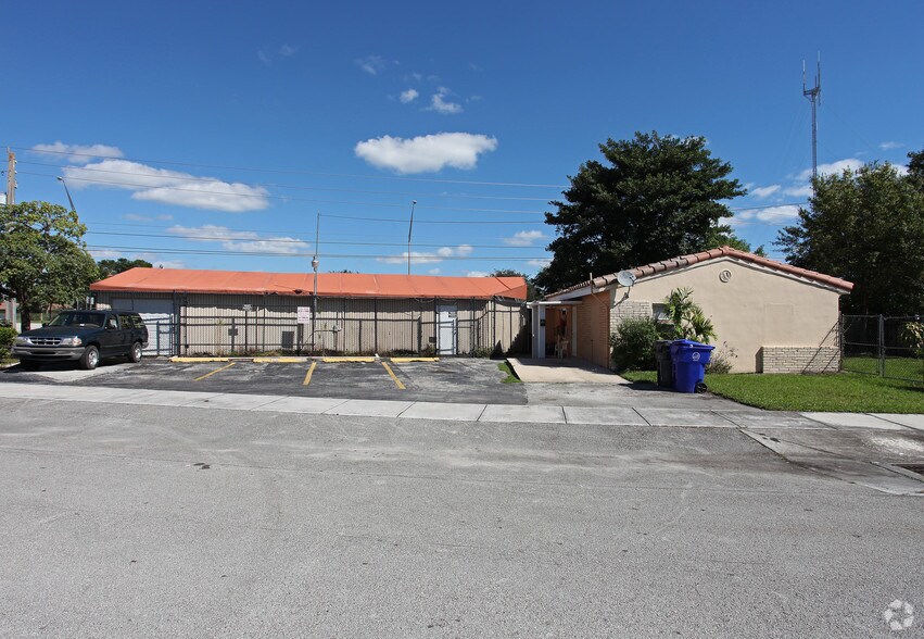 Primary Photo Of 41 William Rd, West Park Freestanding For Sale