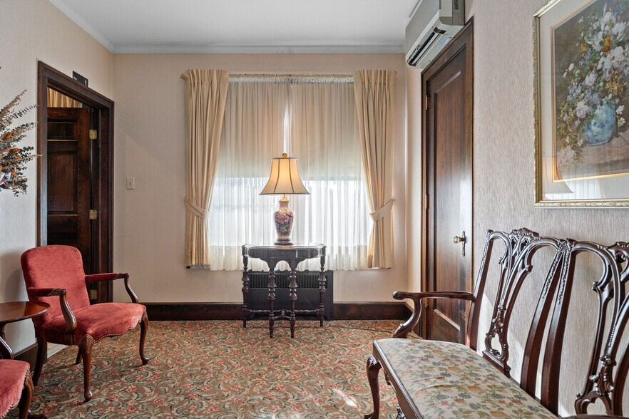 More Photos Of 150 Main St, Johnson City Medical For Sale