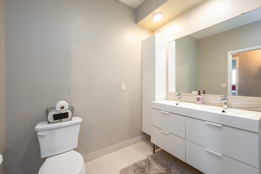 More Photos Of 4741 Point Loma Ave, San Diego Storefront Retail Residential For Sale