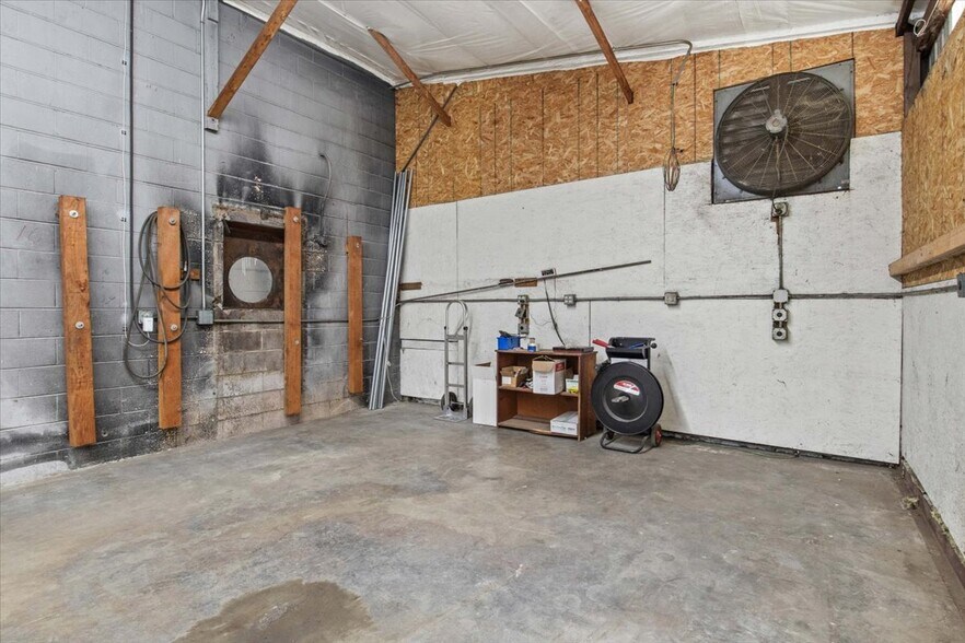 More Photos Of 890 N Main St, Independence Warehouse For Sale