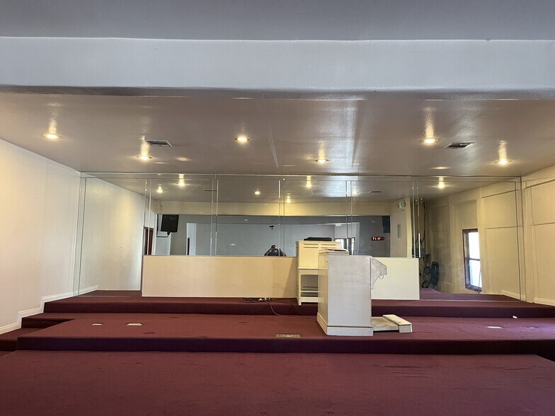 More Photos Of 8225 Main St, Los Angeles Religious Facility For Lease