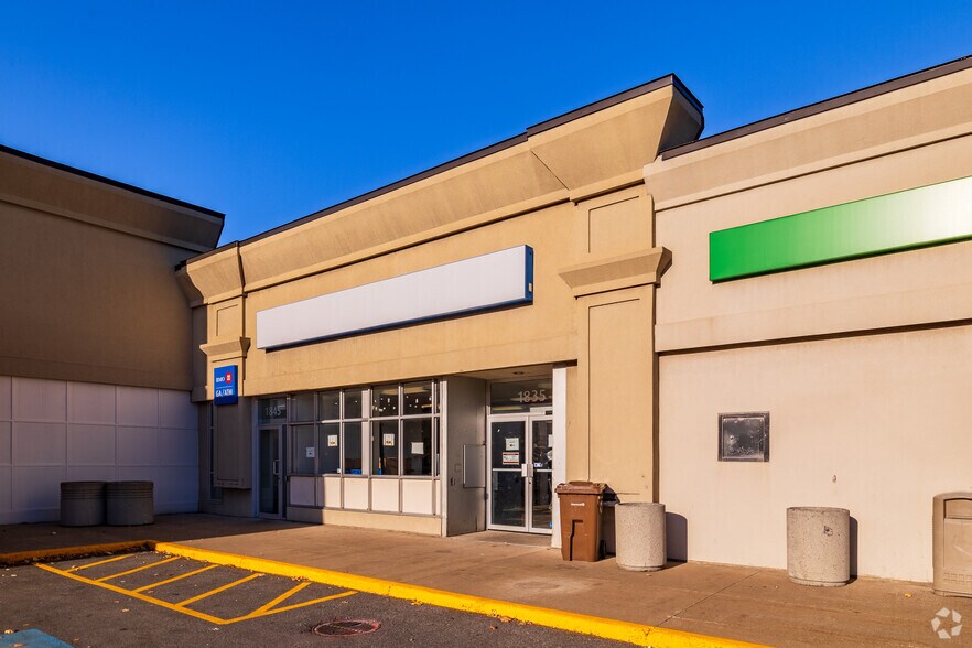 More Photos Of 1801-1855 Av O'Brien, Montréal General Retail For Lease