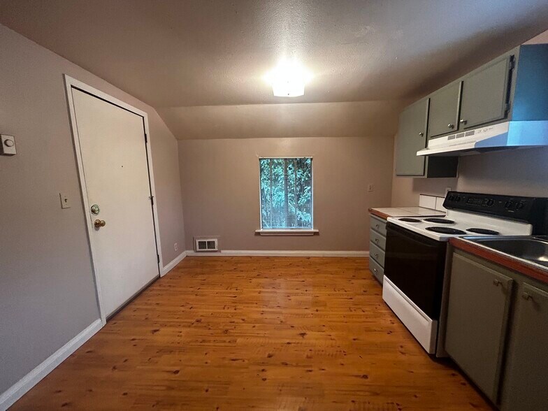 More Photos Of 1414 SE Lambert St, Portland Apartments For Sale