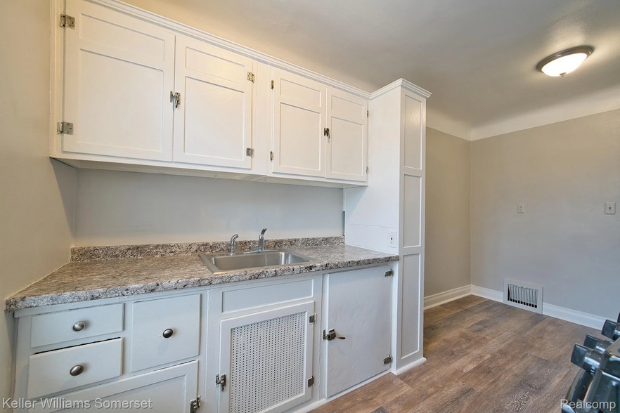 More Photos Of 51 Spokane Dr, Pontiac Apartments For Sale