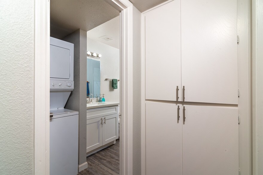 More Photos Of 515 W Pebble Beach Dr, Tempe Specialty For Sale