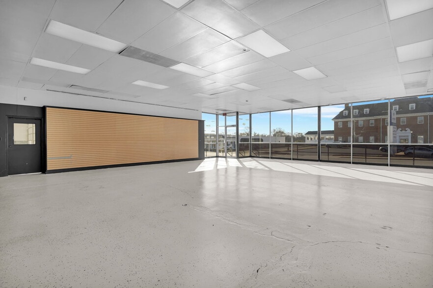 More Photos Of 904 N Main St, Anderson Auto Repair For Sale