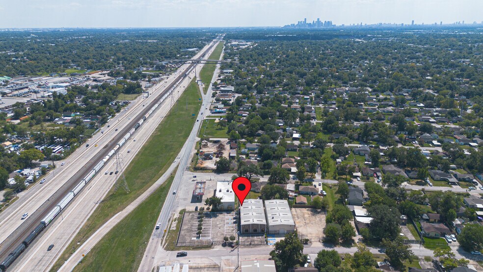 More Photos Of 918 Oak Glen Dr, Houston Industrial For Lease