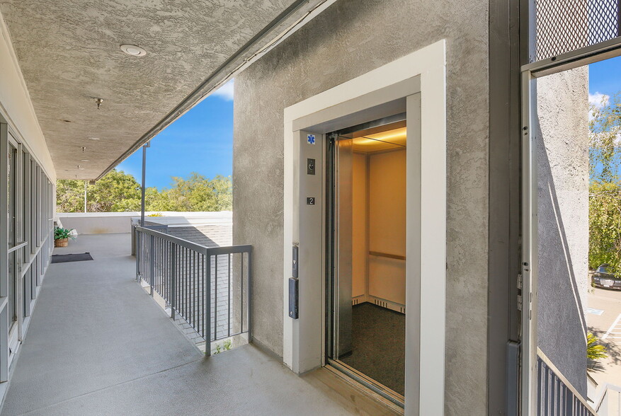 More Photos Of 250 W Main St, Woodland Office For Lease