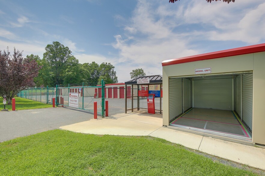 More Photos Of 1825 N Fayetteville St, Asheboro Self Storage For Sale