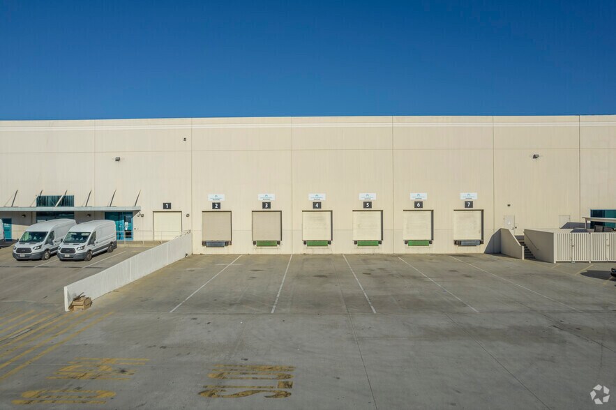 More Photos Of 7385 Mission Gorge Rd, San Diego Warehouse For Lease