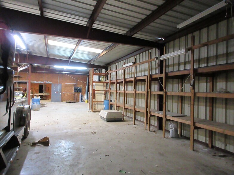 More Photos Of 224 E Cottage St, Sherman Warehouse For Sale