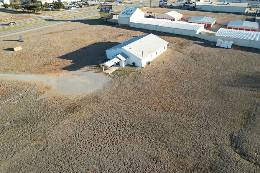 More Photos Of 4925 North Hwy 81, Duncan Flex For Sale