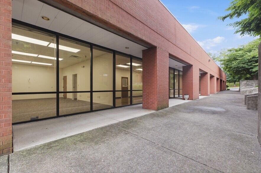 More Photos Of 104-176 Cude Ln, Madison Medical For Lease