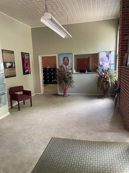 More Photos Of 716 S State St, Little Rock Office For Sale