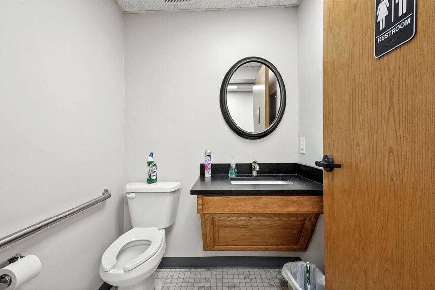 More Photos Of 1015 W Ithica St, Broken Arrow Office For Sale
