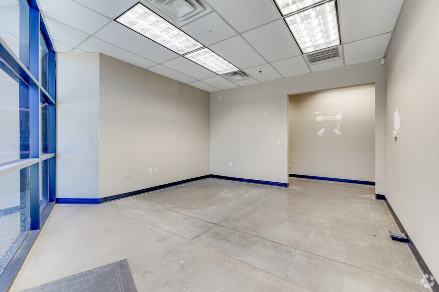 More Photos Of 2020 W Guadalupe Rd, Gilbert Light Manufacturing For Lease