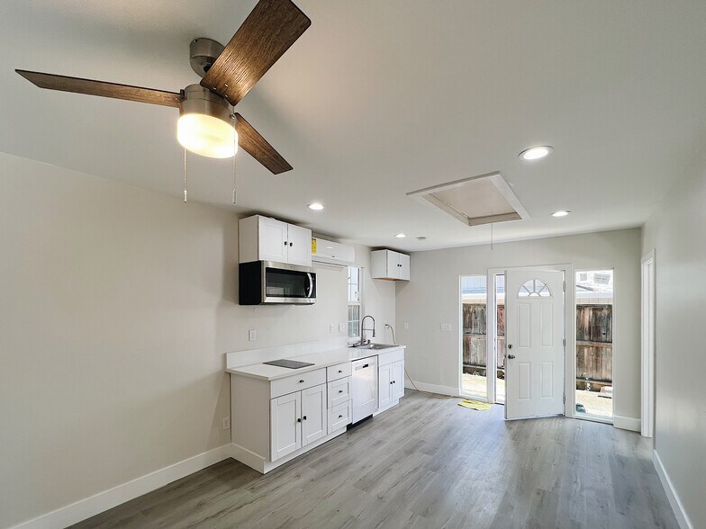 More Photos Of 301 Rivergate Way, Sacramento Multifamily For Sale