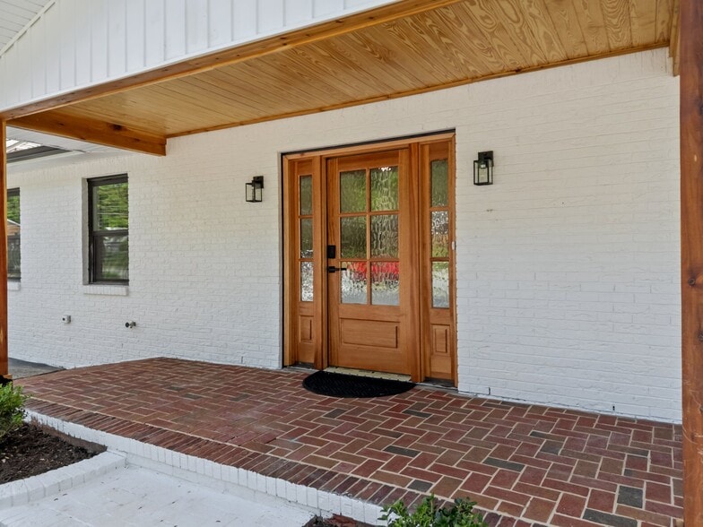 More Photos Of 421 Statesville Blvd, Salisbury Loft Creative Space For Lease