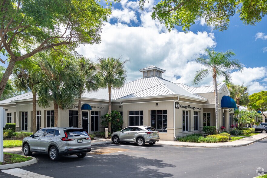 Primary Photo Of 870 111th Ave N, Naples Medical For Lease