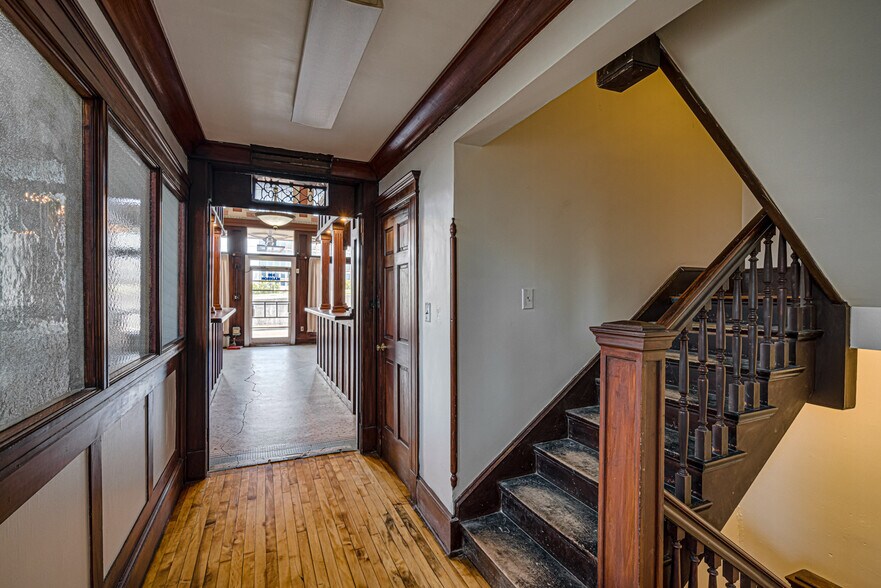 More Photos Of 339 Madison Ave, Memphis Storefront Retail Office For Lease