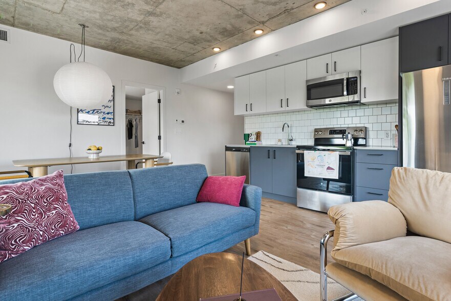 More Photos Of 12322 102 Av NW, Edmonton Apartments For Lease