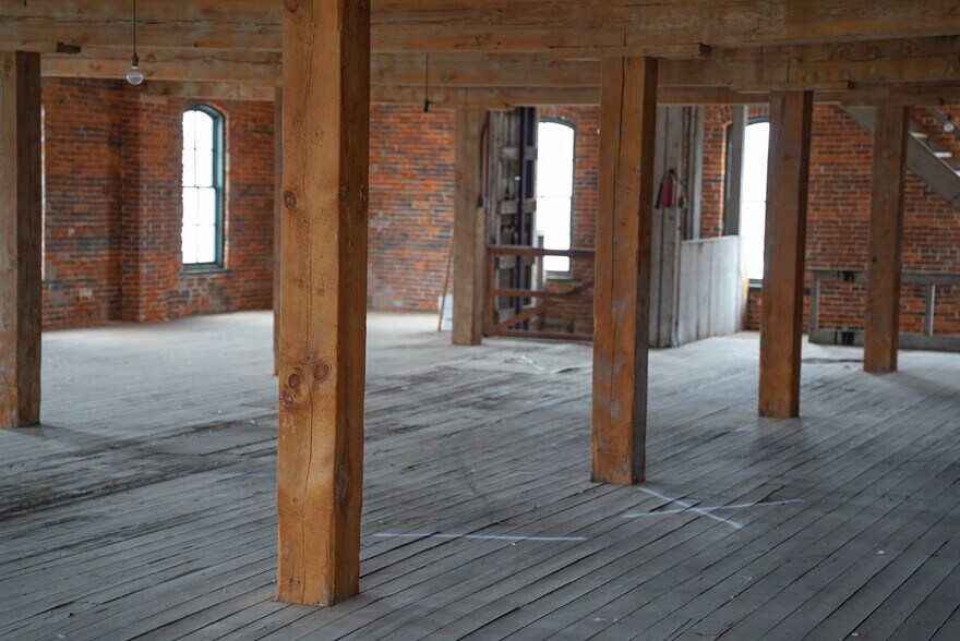 More Photos Of 160 N Main St, Mansfield Warehouse For Lease