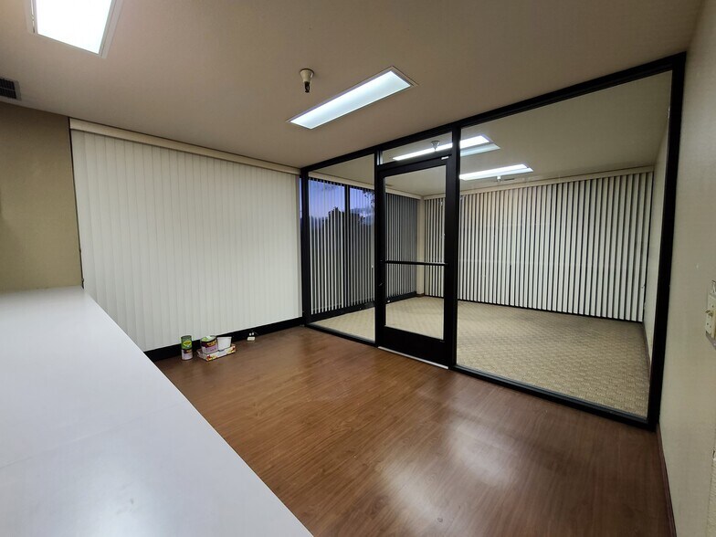 More Photos Of 430 N Canal St, South San Francisco Manufacturing For Sale