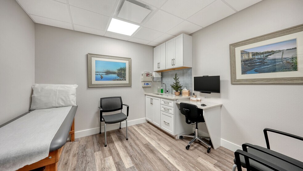 More Photos Of 1630 S Tuttle Ave, Sarasota Medical For Sale