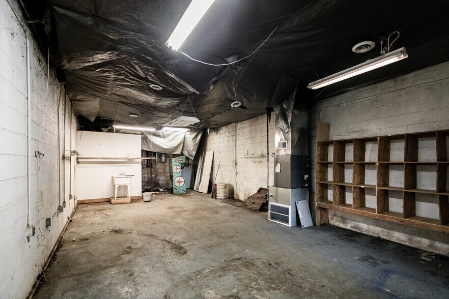 More Photos Of 18563 Ryan Rd, Detroit Storefront For Sale
