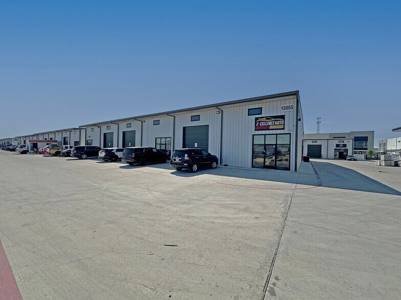 More Photos Of 13055 Harmon Rd, Fort Worth Warehouse For Lease