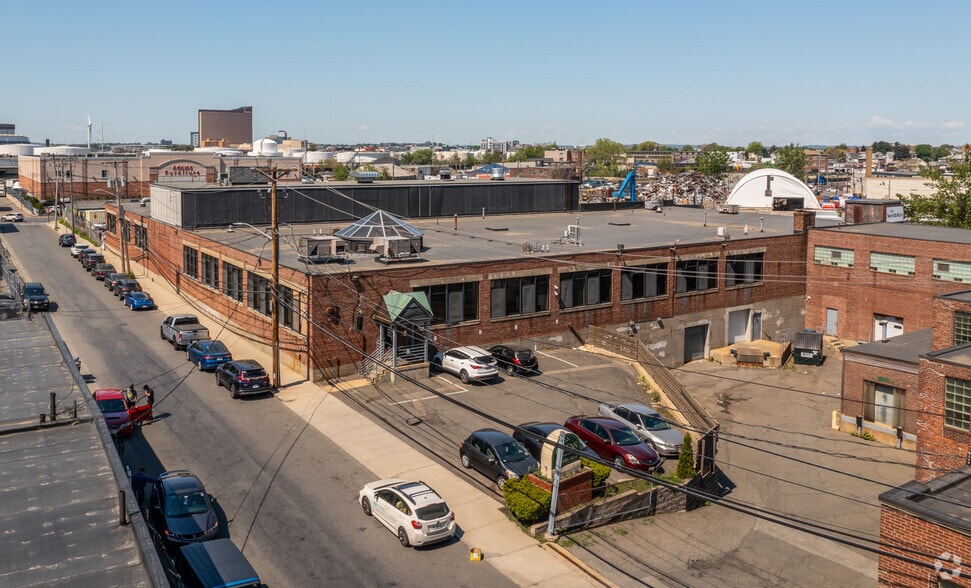 More Photos Of 44-48 Garden St, Everett Warehouse For Lease