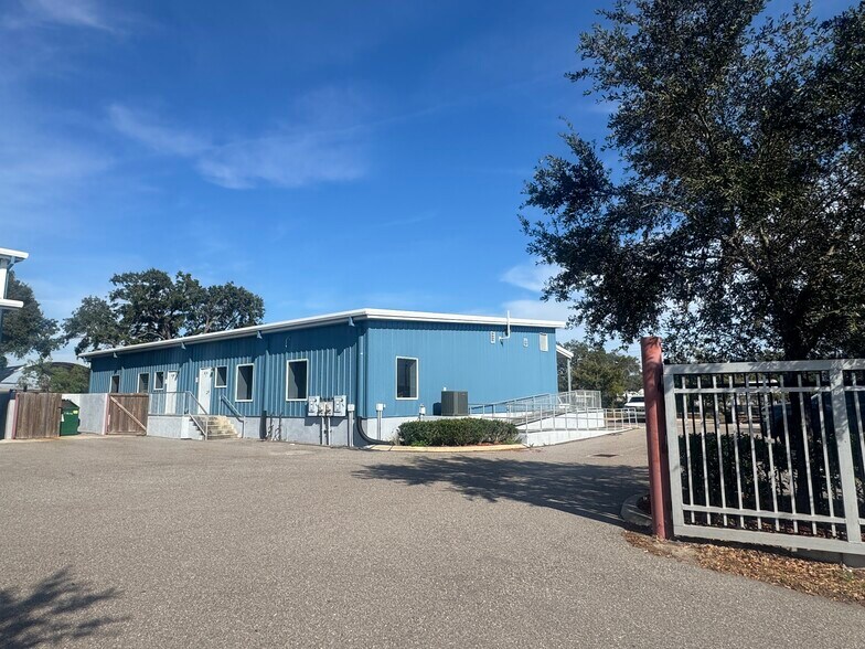 More Photos Of 4924 Denver St, Tampa Office For Lease