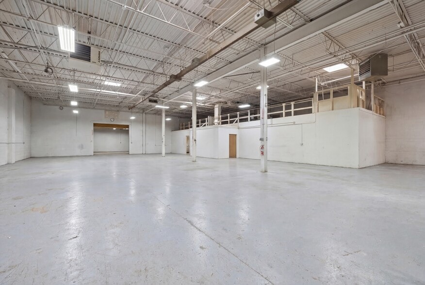 More Photos Of 32301 Howard Ave, Madison Heights Warehouse For Sale