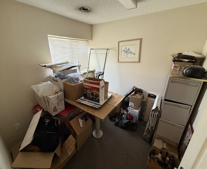 More Photos Of 949B Redonda St, Winnipeg Industrial For Lease