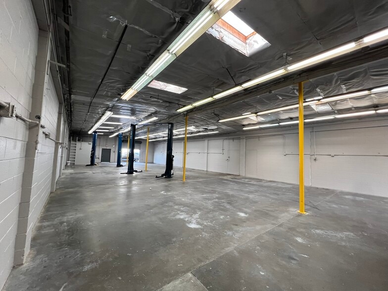 More Photos Of 500 S Raymond Ave, Fullerton Warehouse For Lease