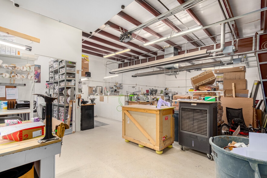 More Photos Of 374 Norfolk St, Aurora Warehouse For Sale