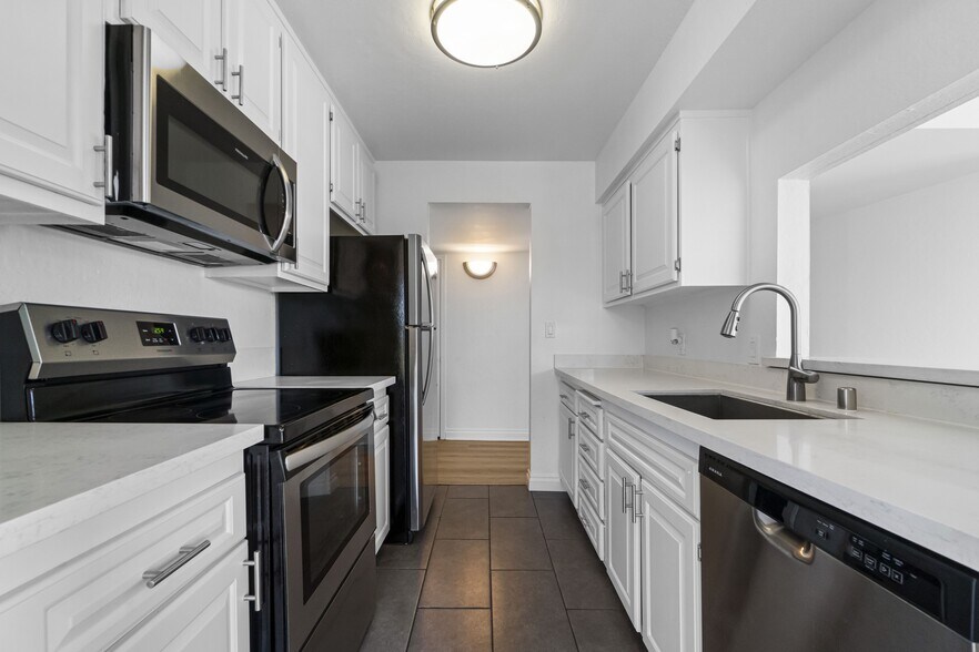 More Photos Of 600 E Olive Ave, Burbank Apartments For Sale