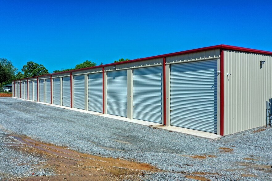 More Photos Of 50 Voss Ln, Huntingdon Self Storage For Sale