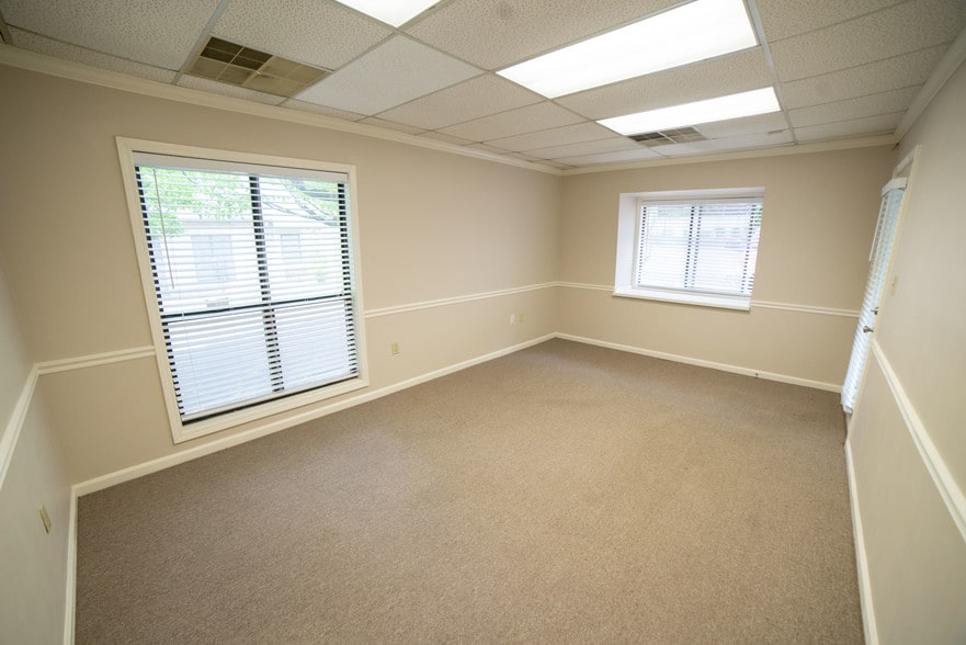 More Photos Of 875 Old Roswell Rd, Roswell Office For Sale