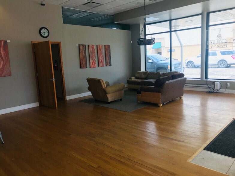 More Photos Of 5700 6th Ave, Kenosha Storefront Retail Office For Lease