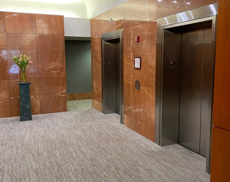 More Photos Of 800 Shades Creek Pkwy, Birmingham Office For Lease