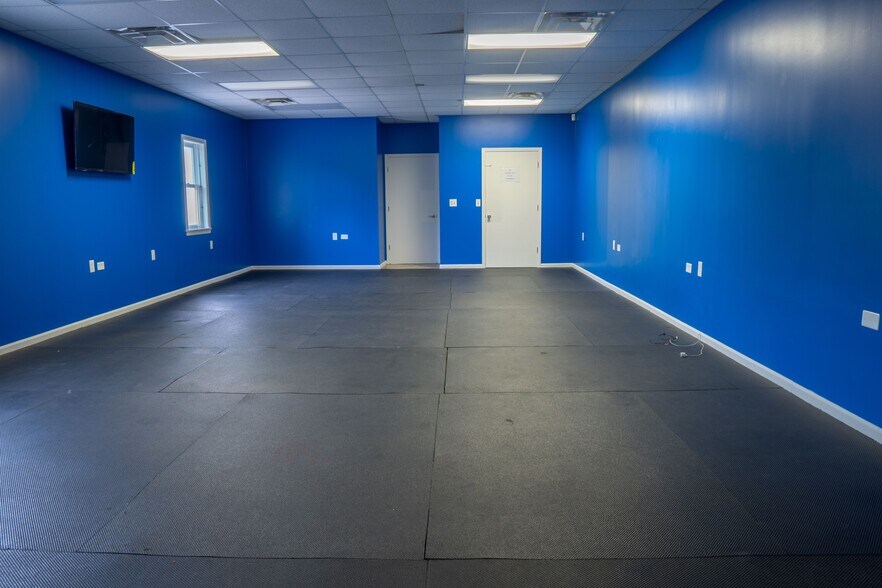 More Photos Of 385-387 Industrial Dr, Mount Juliet Warehouse For Lease