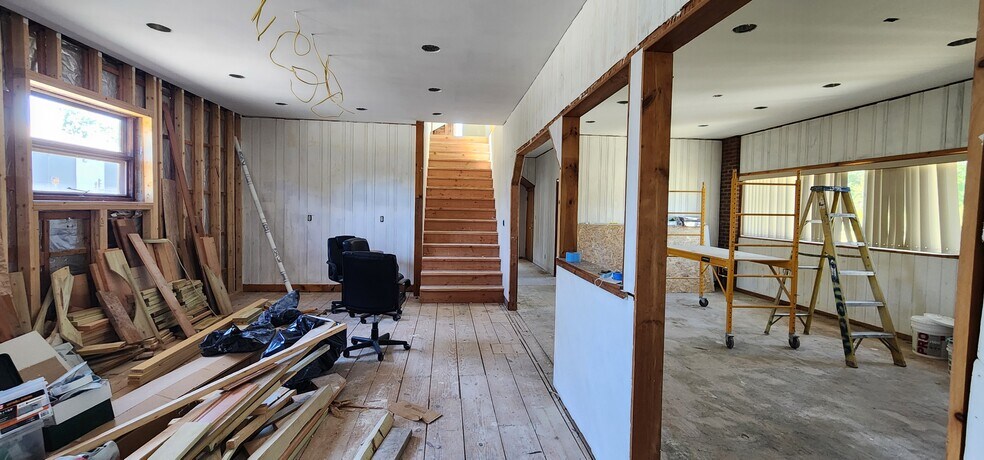 More Photos Of 82 Cold Spring Rd, Monticello Loft Creative Space For Sale