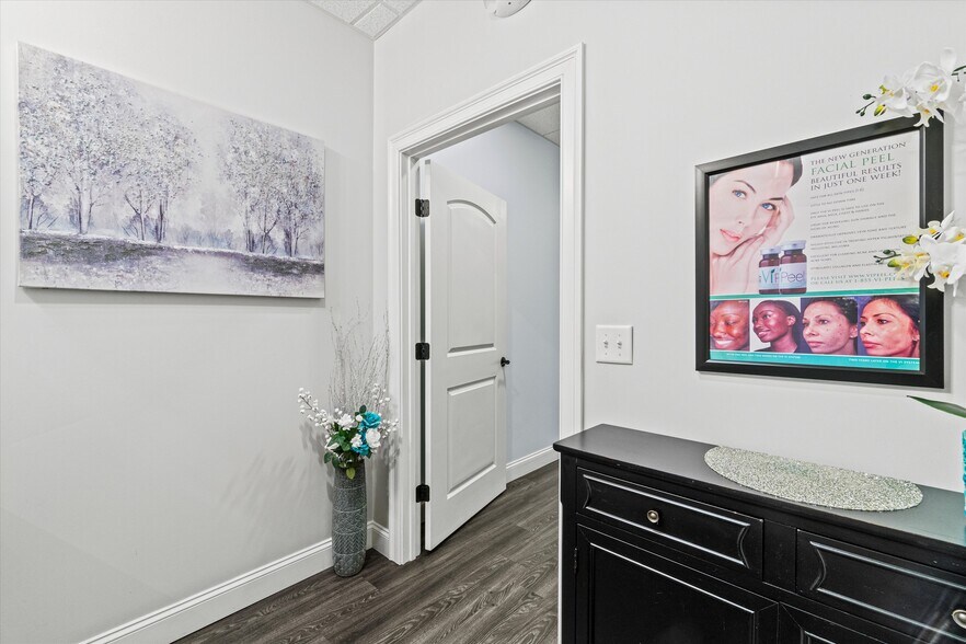 More Photos Of 1794 Bridge St, Dracut Storefront For Sale