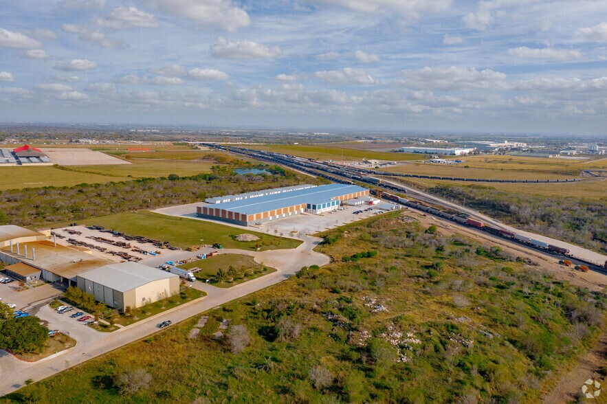 More Photos Of 7042 Industrial Way, San Antonio Distribution For Lease