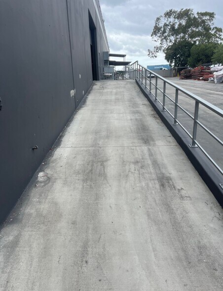 More Photos Of 17707 S Santa Fe Ave, East Rancho Dominguez Warehouse For Lease