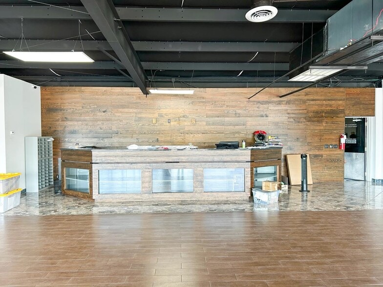 More Photos Of 14037 Stuebner Airline Rd, Houston Showroom For Sale